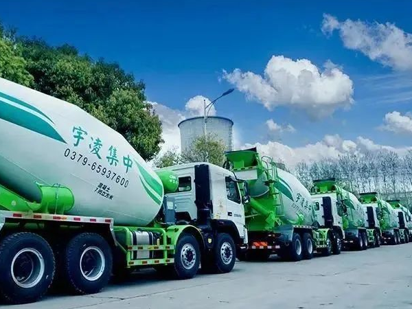 8年迈客户再提车，，，，，10台搅拌车批量交付，，，，，客户：选梦之城我定心！
