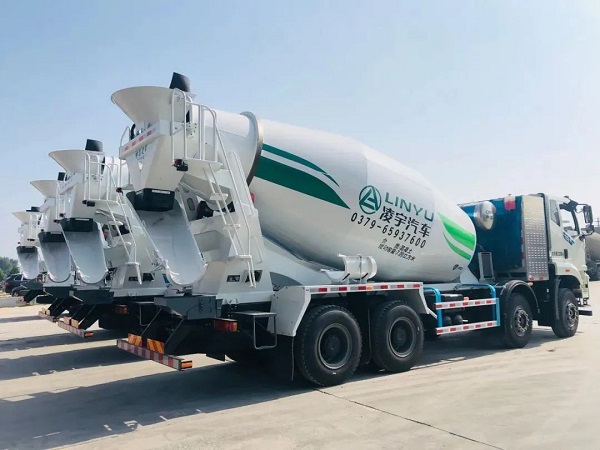雨天驾驶水泥罐车，，，，，这5点必需注重！